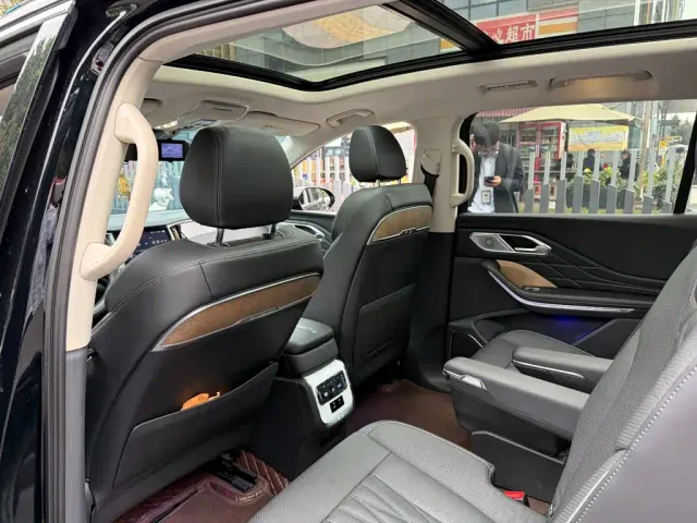 Hongqi HS7 — Фото автомобиля 11