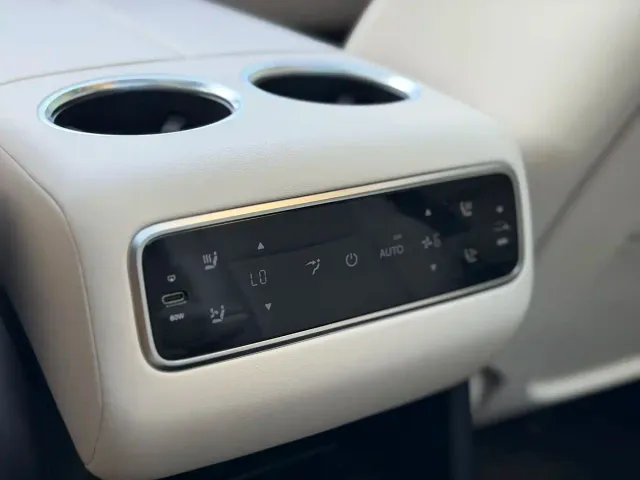 Li Auto L8 — Фото автомобиля 10