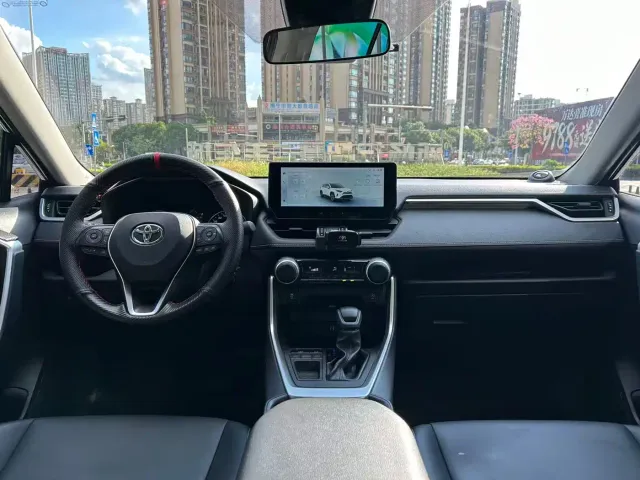Toyota RAV4 — Фото автомобиля 8