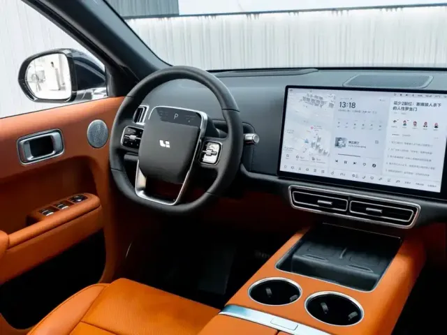 Li Auto L8 — Фото автомобиля 29