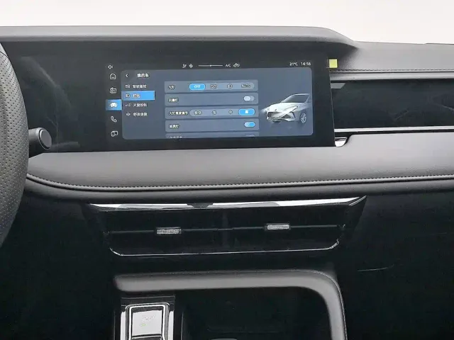 Roewe i5 — Фото автомобиля 12