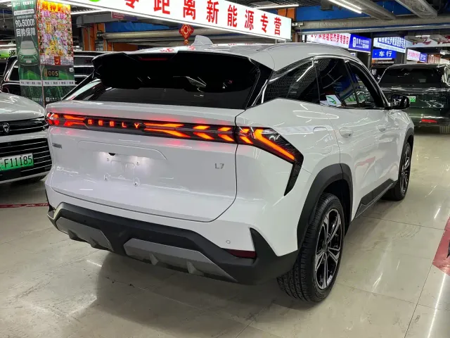 Geely Galaxy Galaxy L7 2023 1.5T 115km MAX — Фото автомобиля 6