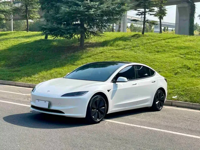 Фотография автомобиля — Tesla Model 3