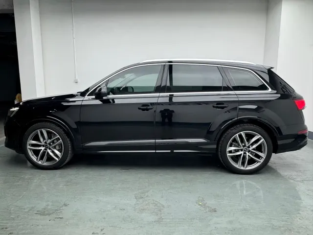 Audi Q7 — Фото автомобиля 10