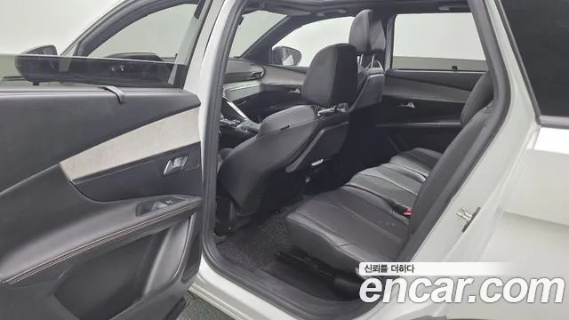 Peugeot 5008 Generation 2 — Фото автомобиля 11