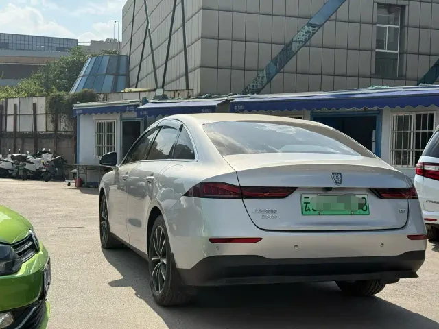 Roewe D7 — Фото автомобиля 3