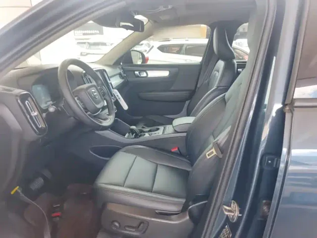 Volvo XC40 — Фото автомобиля 14