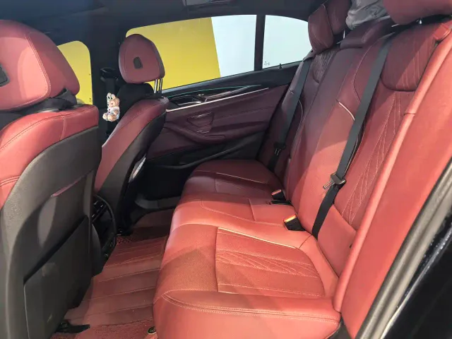BMW 5 Series — Фото автомобиля 9
