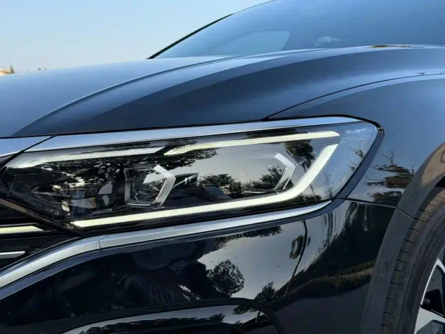 Volkswagen Passat — Фото автомобиля 2