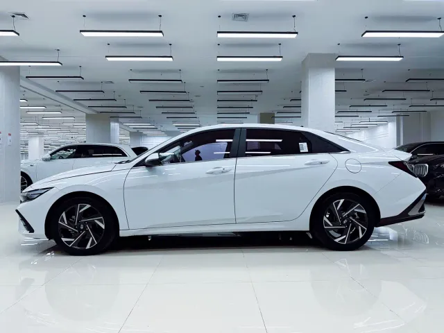 Hyundai Elantra — Фото автомобиля 5