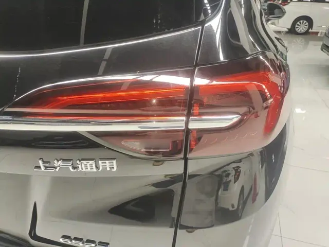 Buick Envision Plus — Фото автомобиля 7