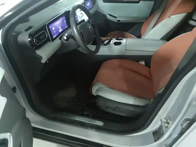 Leapmotor C01 — Фото автомобиля 12