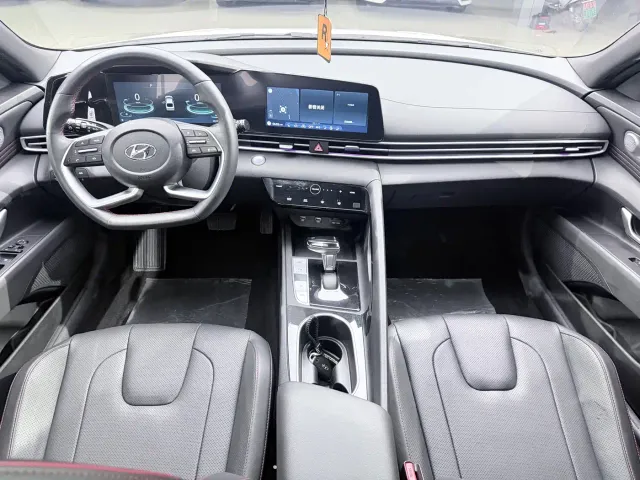 Hyundai Elantra — Фото автомобиля 9