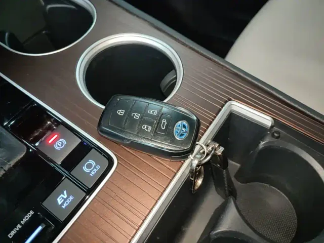 Toyota Toyota Sienna 2021 2.5L Hybrid Luxury Welfare Edition — Фото автомобиля 8
