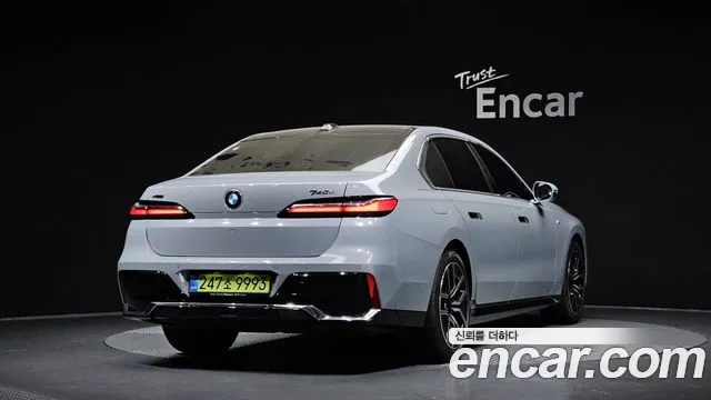 Фотография автомобиля — BMW 7-Series