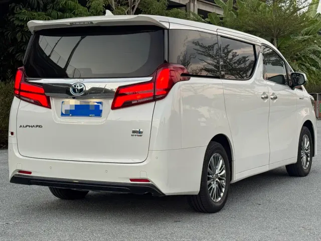 Toyota Alphard — Фото автомобиля 4