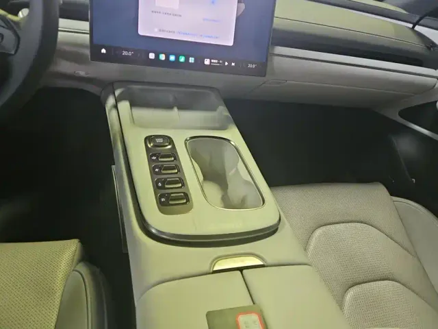 Xiaomi SU7 — Фото автомобиля 16