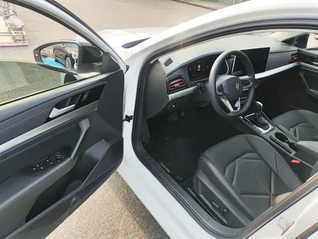 Volkswagen Lavida — Фото автомобиля 15