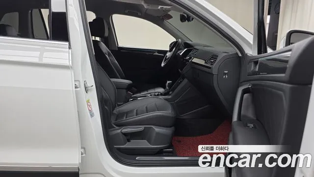 Volkswagen Tiguan Tiguan 2 поколение 2.0 TDI Premium — Фото автомобиля 26