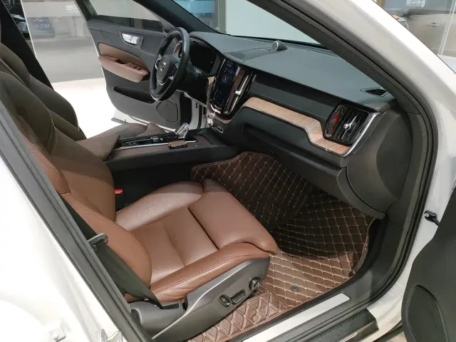 Volvo XC60 — Фото автомобиля 10