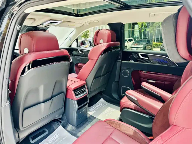 Hongqi E-HS9 — Фото автомобиля 10