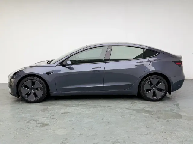 Tesla Model 3 — Фото автомобиля 17