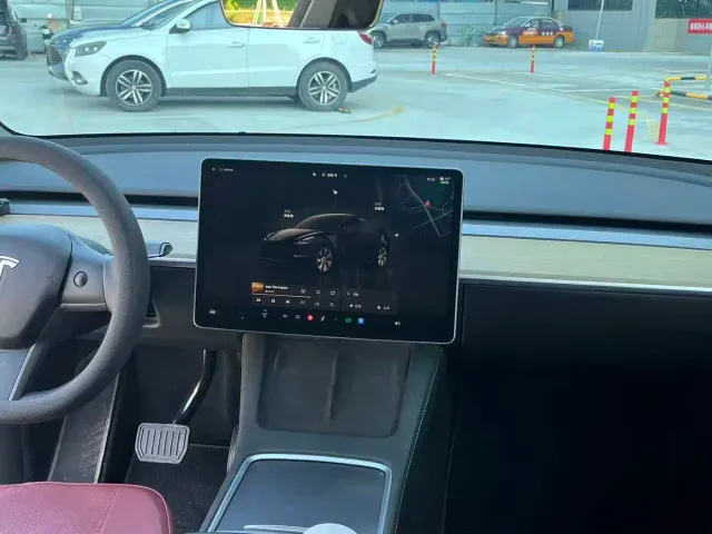 Tesla Model Y — Фото автомобиля 9