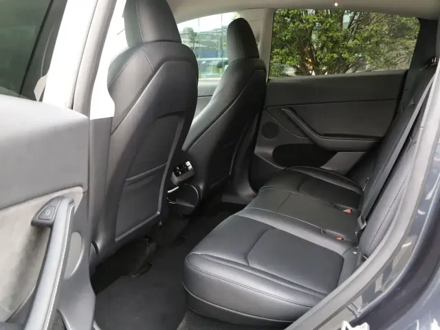 Tesla Model Y — Фото автомобиля 15