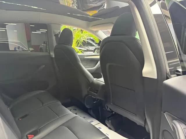 Tesla Model Y — Фото автомобиля 8
