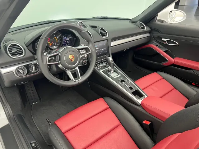 Porsche 718 — Фото автомобиля 12