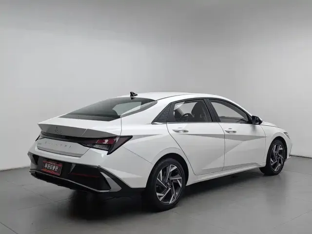 Hyundai Elantra — Фото автомобиля 2