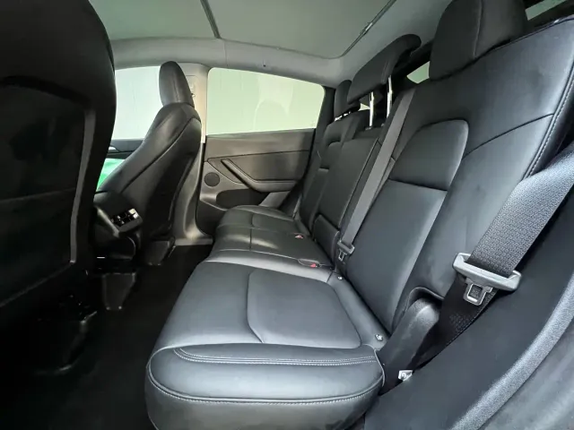 Tesla Model Y — Фото автомобиля 17