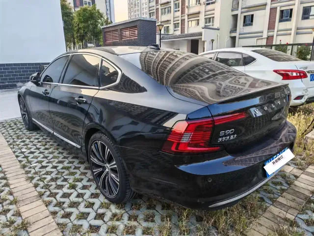 Volvo S90 — Фото автомобиля 9