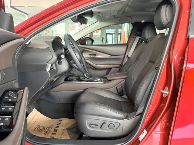 Mazda CX-30 — Фото автомобиля 4
