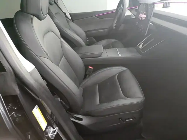 Tesla Model Y — Фото автомобиля 24