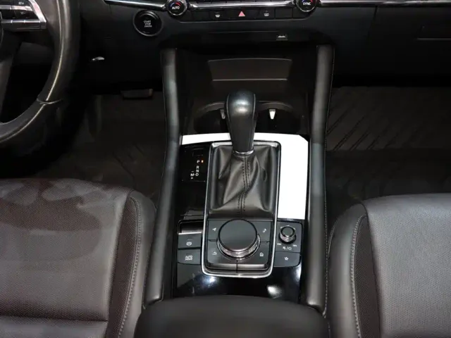 Mazda Axela — Фото автомобиля 14