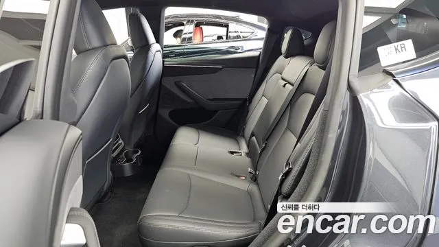Tesla Model Y — Фото автомобиля 16