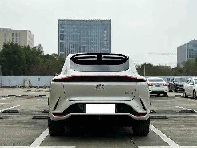 IM Motors LS7 — Фото автомобиля 5