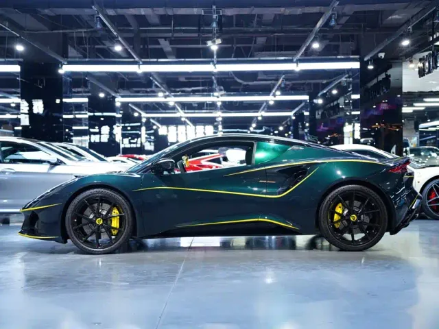 Lotus Emira — Фото автомобиля 4