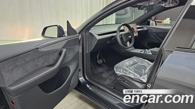 Tesla Model Y — Фото автомобиля 9