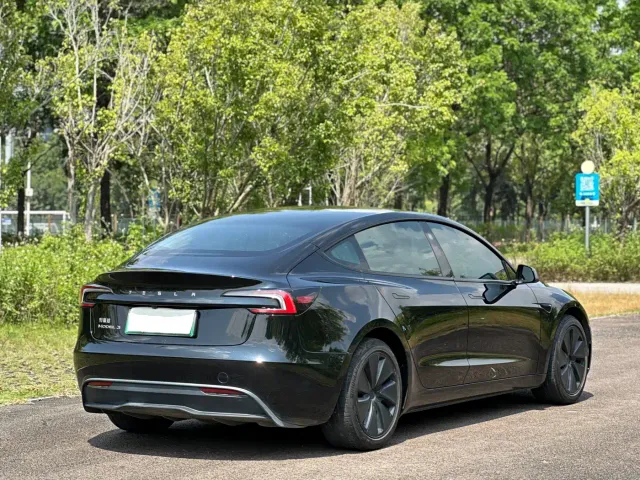 Tesla Model 3 — Фото автомобиля 6