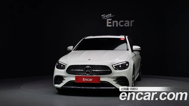 Mercedes-Benz E-Class — Фото автомобиля 3