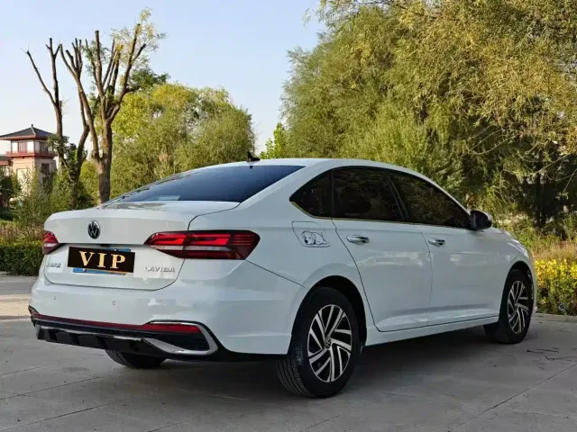 Volkswagen Lavida — Фото автомобиля 9