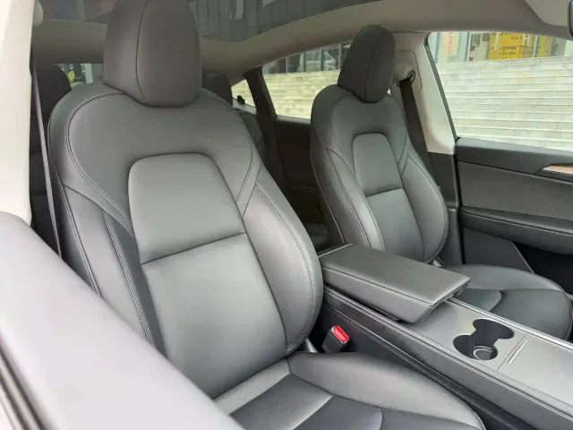 Tesla Model Y — Фото автомобиля 11