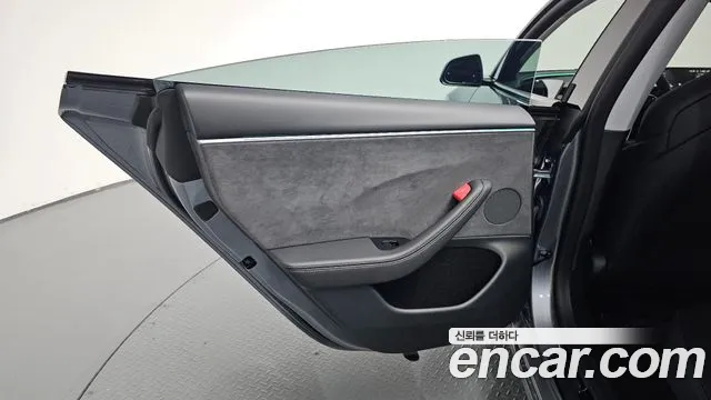 Tesla Model 3 — Фото автомобиля 14