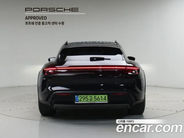 Porsche Taycan — Фото автомобиля 4