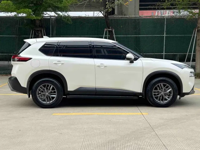 Nissan X-Trail — Фото автомобиля 2