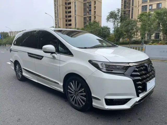 Honda Elysion — Фото автомобиля 3