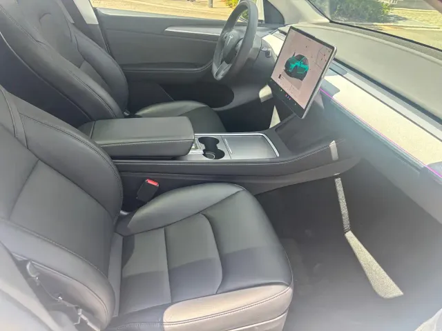 Tesla Model Y — Фото автомобиля 13