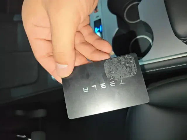 Tesla Model Y — Фото автомобиля 8